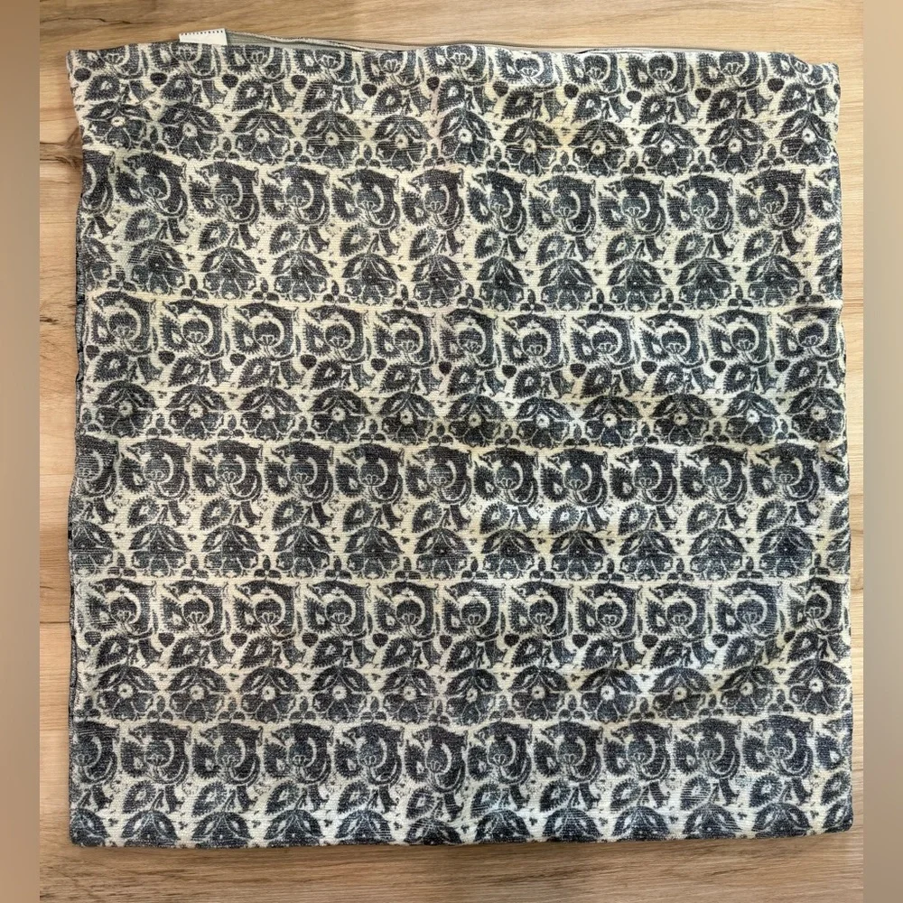 Pottery Barn Blue & Ivory Accent Pillow Cover (2 Sides!)